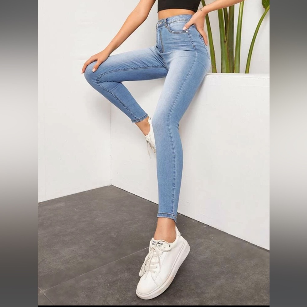 SHEIN Light Wash High Waisted Stretch Slant Pocket Jeans
